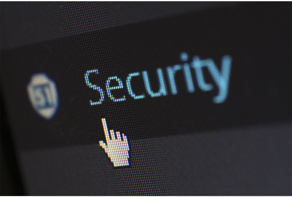 internet-screen-security-protection-60504.jpg. Font: Pixabay. Pexels