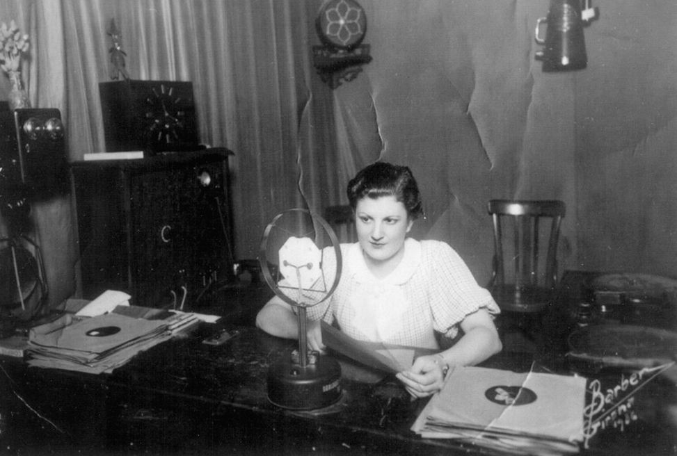 Desconegut. Maria LLuïsa Figa, locutora, 1937.