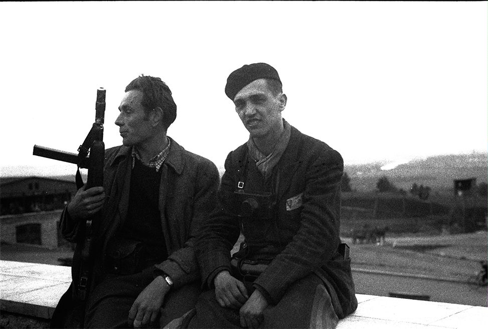 Jesús Grau i Francesc Boix a Mauthausen. Maig 1945. Autor: Francesc Boix. (Fons Amical Mauthausen-Museu d’Història de Catalunya)